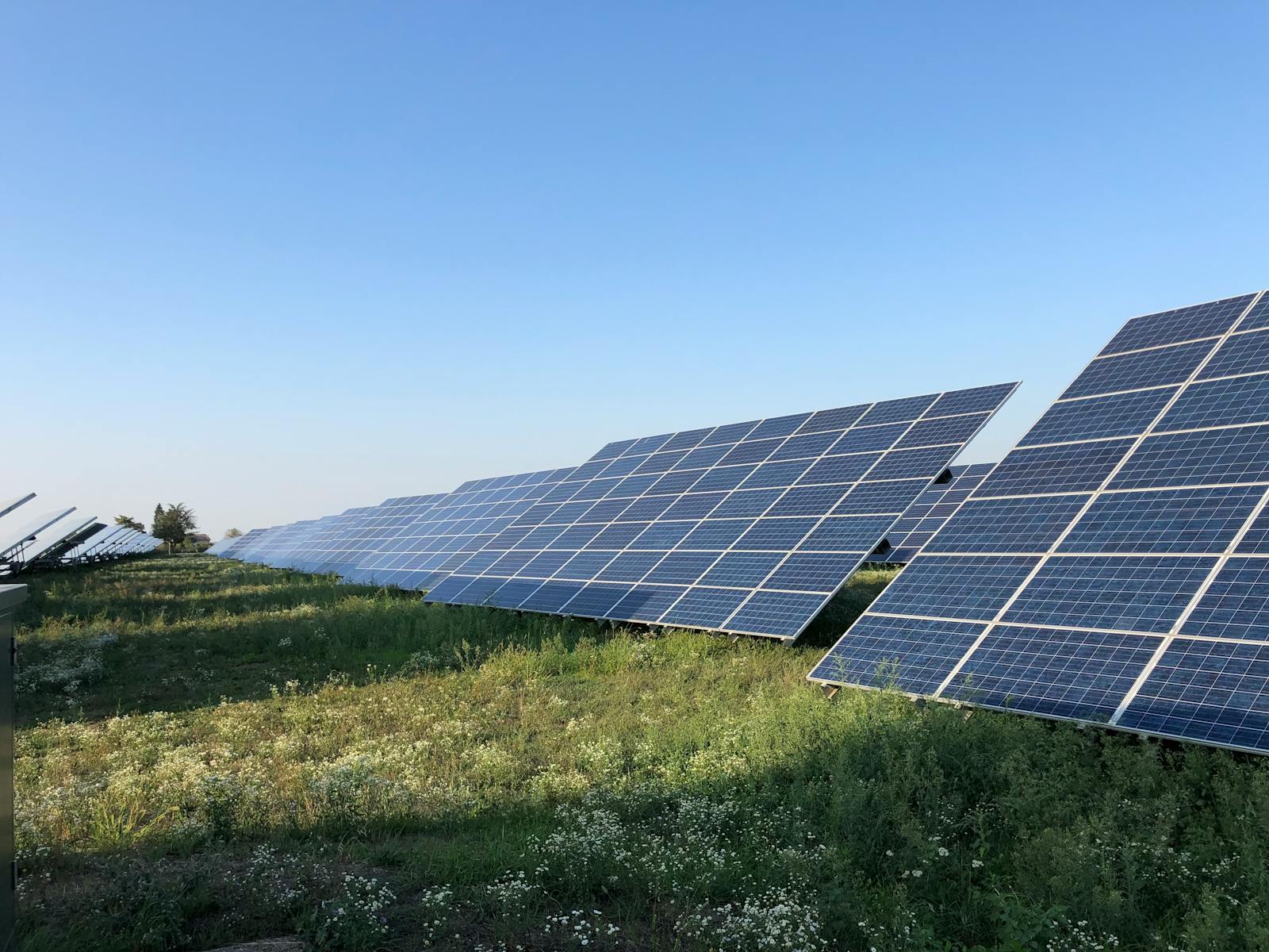 Large ground-mounted utility solar plant
